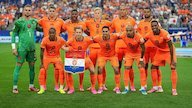 Blunder Taktik Belanda saat Lawan Jepang: Unggul 2-1 Lalu Bertahan Pakai 5 Bek Blunder Taktik Belanda saat Lawan Jepang: Unggul 2-1 Lalu Bertahan Pakai 5 Bek