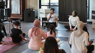 Liburan Sekolah Lebih Bermakna, Fimela Ajak Ibu dan Anak Bangun Bonding Lewat Yoga Bersama