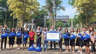 BRI Region 13 Malang Salurkan 500 Paket Sembako Melalui Program BRI Berbagi Kasih