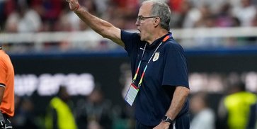 Marcelo Bielsa Resmi Mundur usai Uruguay Gagal Total di Piala Dunia 2026 Marcelo Bielsa Resmi Mundur usai Uruguay Gagal Total di Piala Dunia 2026