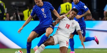Fenomena Sepatu Pink di Piala Dunia 2026: Sekadar Gaya atau Ada Maksud Khusus? Fenomena Sepatu Pink di Piala Dunia 2026: Sekadar Gaya atau Ada Maksud Khusus?