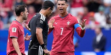 Thierry Henry Sentil Ego Cristiano Ronaldo: Portugal yang Harus Cetak Gol, Bukan Anda! Thierry Henry Sentil Ego Cristiano Ronaldo: Portugal yang Harus Cetak Gol, Bukan Anda!