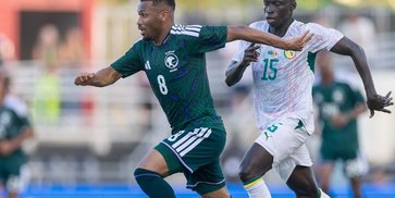 Bikin Penasaran, Kiper Arab Saudi Latihan Pakai Kacamata Hitam Unik Jelang Piala Dunia 2026 Bikin Penasaran, Kiper Arab Saudi Latihan Pakai Kacamata Hitam Unik Jelang Piala Dunia 2026