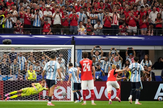 Messi Bangkit Setelah Penalti Gagal