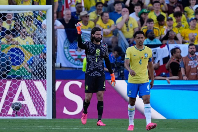 Kiper dan Lini Belakang Brasil Kiper dan Lini Belakang Brasil