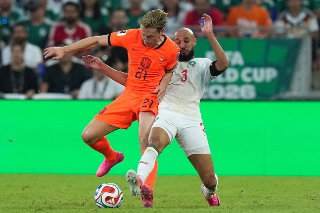 Lini Tengah Belanda Memble, De Jong jadi yang Terburuk Lini Tengah Belanda Memble, De Jong jadi yang Terburuk