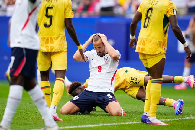 Harry Kane Terisolasi di Lini Depan Harry Kane Terisolasi di Lini Depan