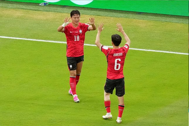 Melihat Pergerakan Hwang In-beom Melihat Pergerakan Hwang In-beom