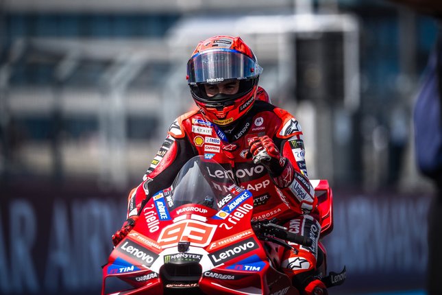 Aprilia Sapu Bersih Podium, Marc Marquez Ketujuh