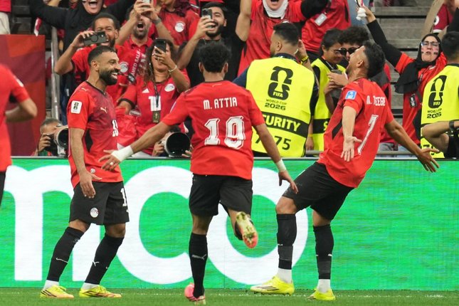 Hossam Hassan Beri Peringatan Keras Saat Jeda Hossam Hassan Beri Peringatan Keras Saat Jeda