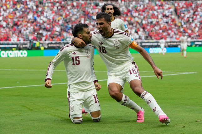 Spanyol Sapu Tiket Juara Grup