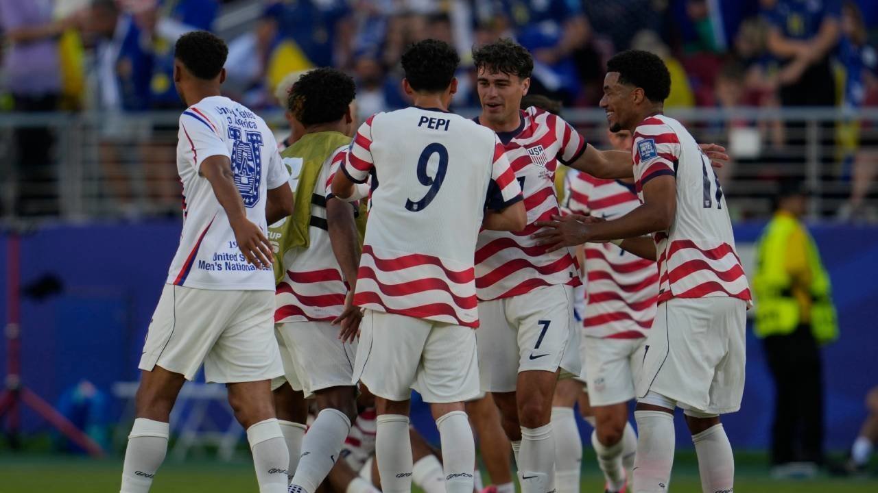 Rapor Pemain Amerika Serikat vs Bosnia dan Herzegovina: Tillman Terbaik, Balogun Beri Gol Sekaligus Kartu Merah Rapor Pemain Amerika Serikat vs Bosnia dan Herzegovina: Tillman Terbaik, Balogun Beri Gol Sekaligus Kartu Merah