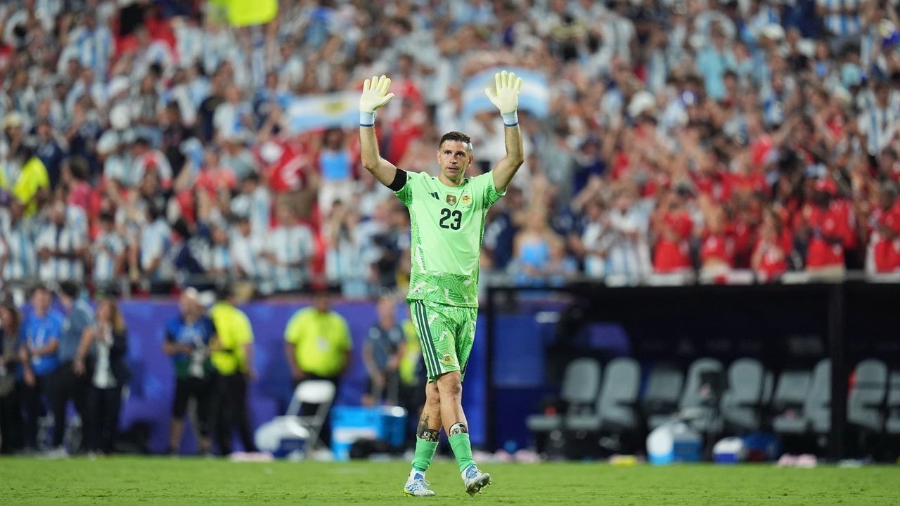Emiliano Martinez, Monster di Bawah Mistar Gawang Argentina