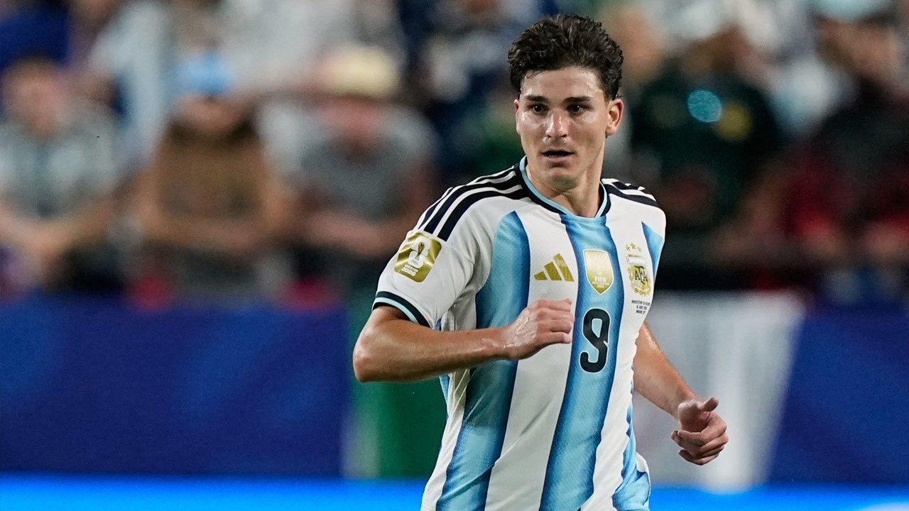 Julian Alvarez, Bocah dari Calchin yang Tak Pernah Berhenti Mengejar Bola