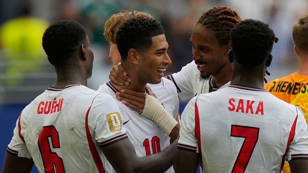 Cetak Hattrick ke Gawang Prancis, Bukayo Saka Beri Kredit ke Jude Bellingham!