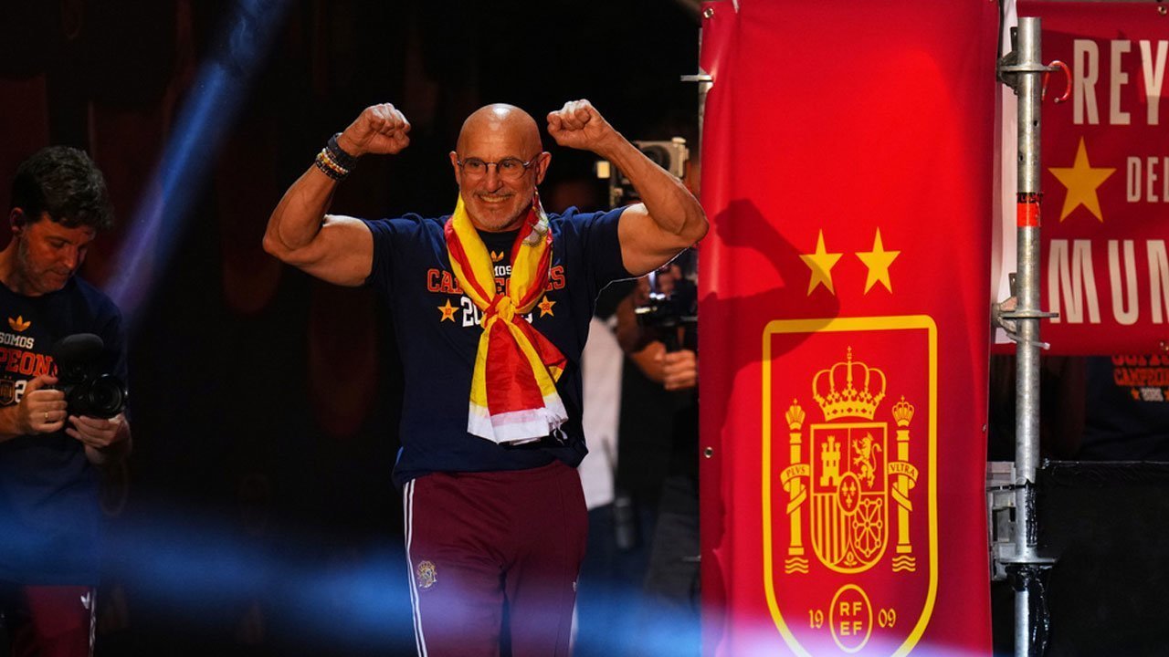 Unai Simon Sanjung Habis Luis De La Fuente: Dia Otak di Balik Kejayaan Spanyol! Unai Simon Sanjung Habis Luis De La Fuente: Dia Otak di Balik Kejayaan Spanyol!