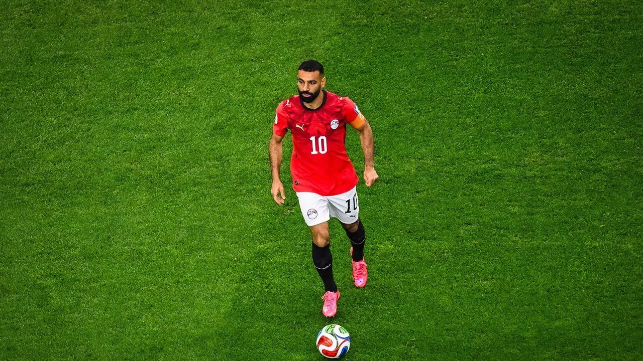Mohamed Salah Mungkin Perlu Bermain Seperti Lionel Messi Mohamed Salah Mungkin Perlu Bermain Seperti Lionel Messi