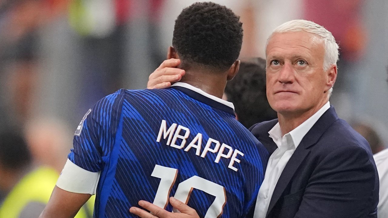 Sedikit Hiburan buat Kylian Mbappe dan Didier Deschamps