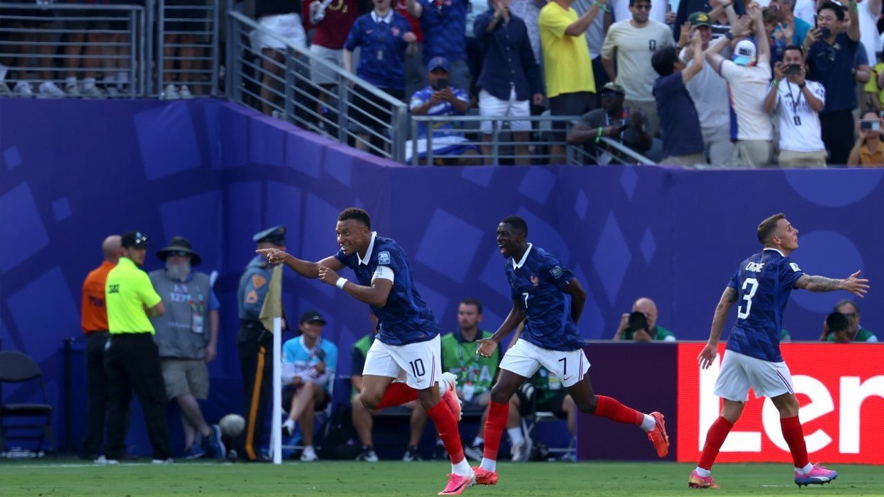 Kylian Mbappe Memburu Lionel Messi Kylian Mbappe Memburu Lionel Messi
