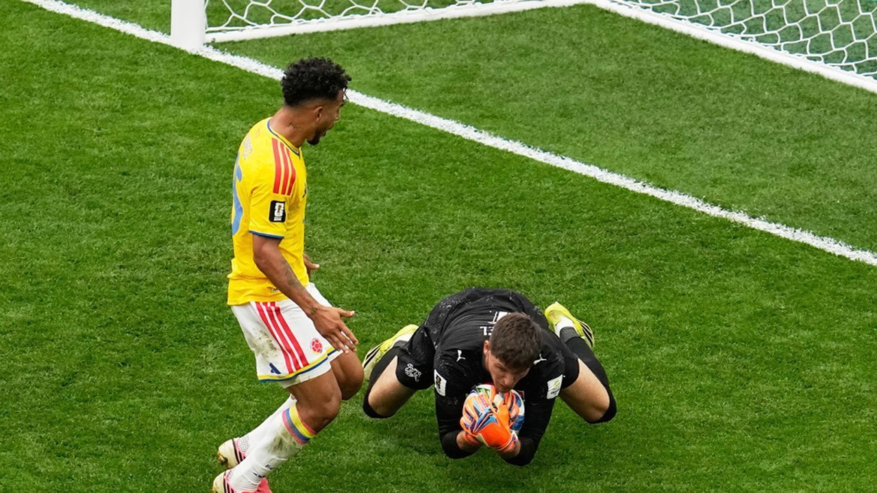 Man of the Match Swiss vs Kolombia: Gregor Kobel