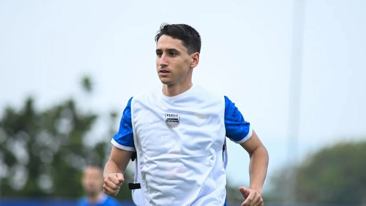 Antusiasme Bobotoh Kagetkan Luka Menalo: Latihan Ditunggui 2 Ribu Orang, Luar Biasa! Antusiasme Bobotoh Kagetkan Luka Menalo: Latihan Ditunggui 2 Ribu Orang, Luar Biasa!