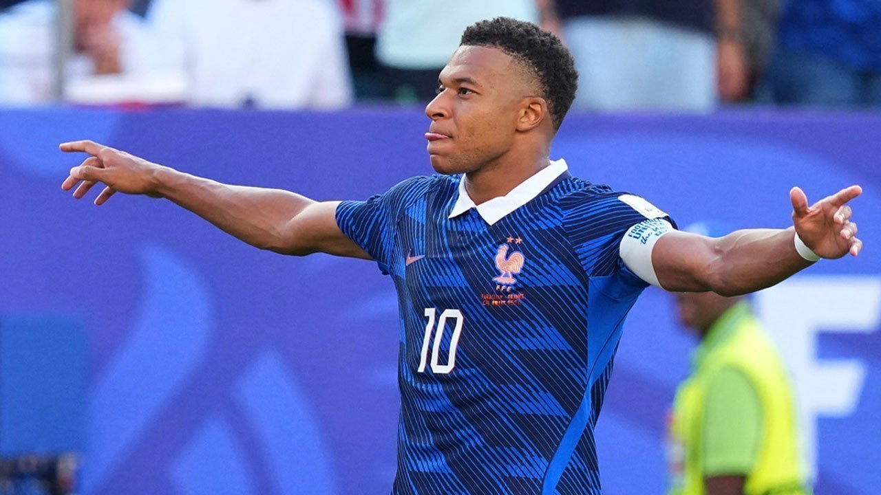 Kejar Sepatu Emas, Kylian Mbappe Siap Tampil di Laga Prancis vs Inggris Kejar Sepatu Emas, Kylian Mbappe Siap Tampil di Laga Prancis vs Inggris