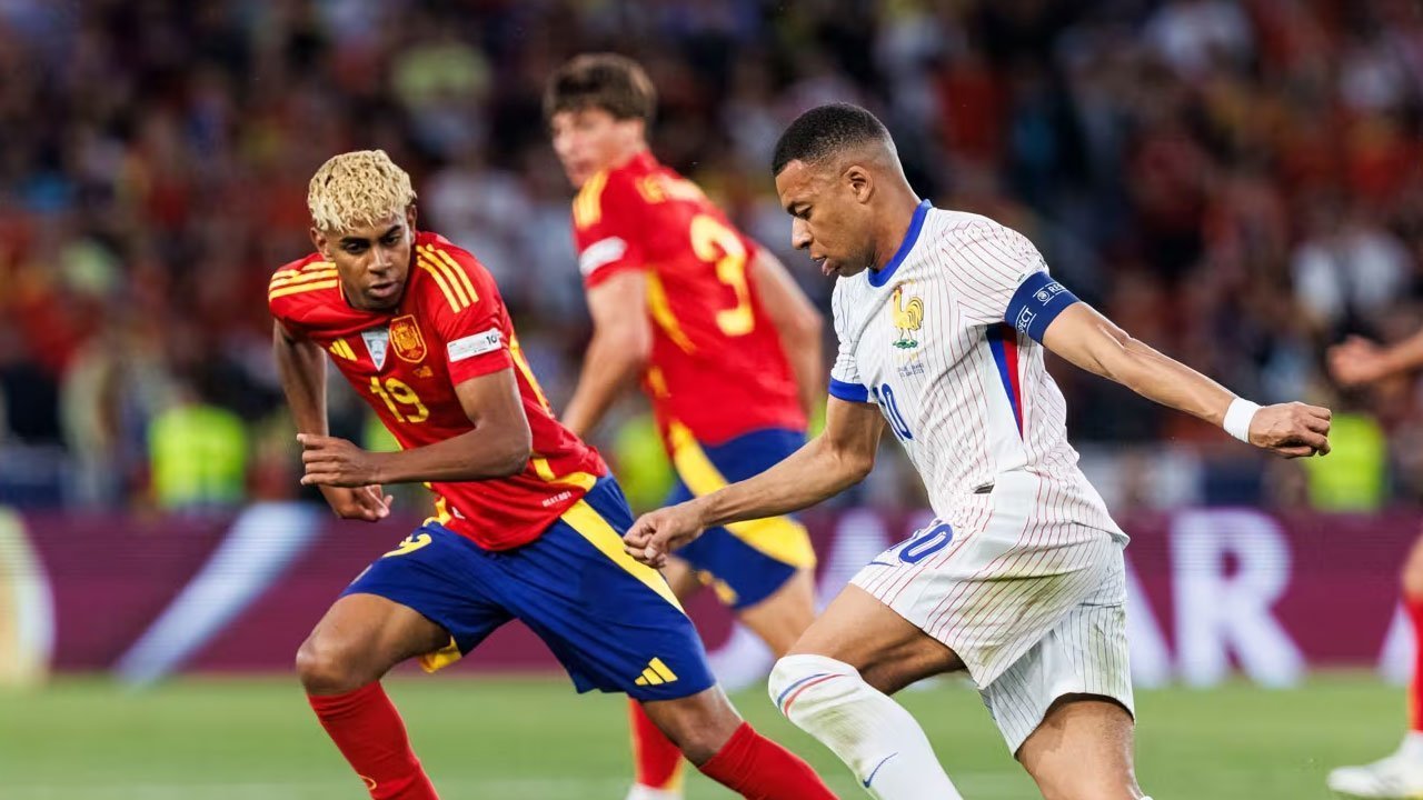Kolom Opini: Prancis vs Spanyol, Saat Adaptasi Menjadi Mazhab Baru Kolom Opini: Prancis vs Spanyol, Saat Adaptasi Menjadi Mazhab Baru