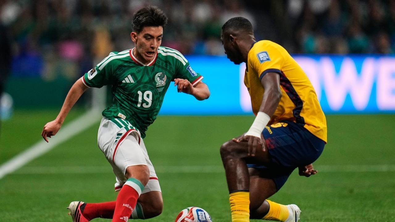 Catatan Menarik Meksiko vs Ekuador: El Tri Akhiri Kutukan 40 Tahun di Fase Gugur Catatan Menarik Meksiko vs Ekuador: El Tri Akhiri Kutukan 40 Tahun di Fase Gugur