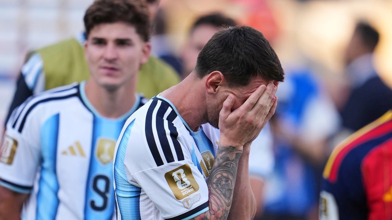 Lionel Messi Tak Berkutik, Mimpi Argentina Pertahankan Gelar Berakhir di Tangan Spanyol