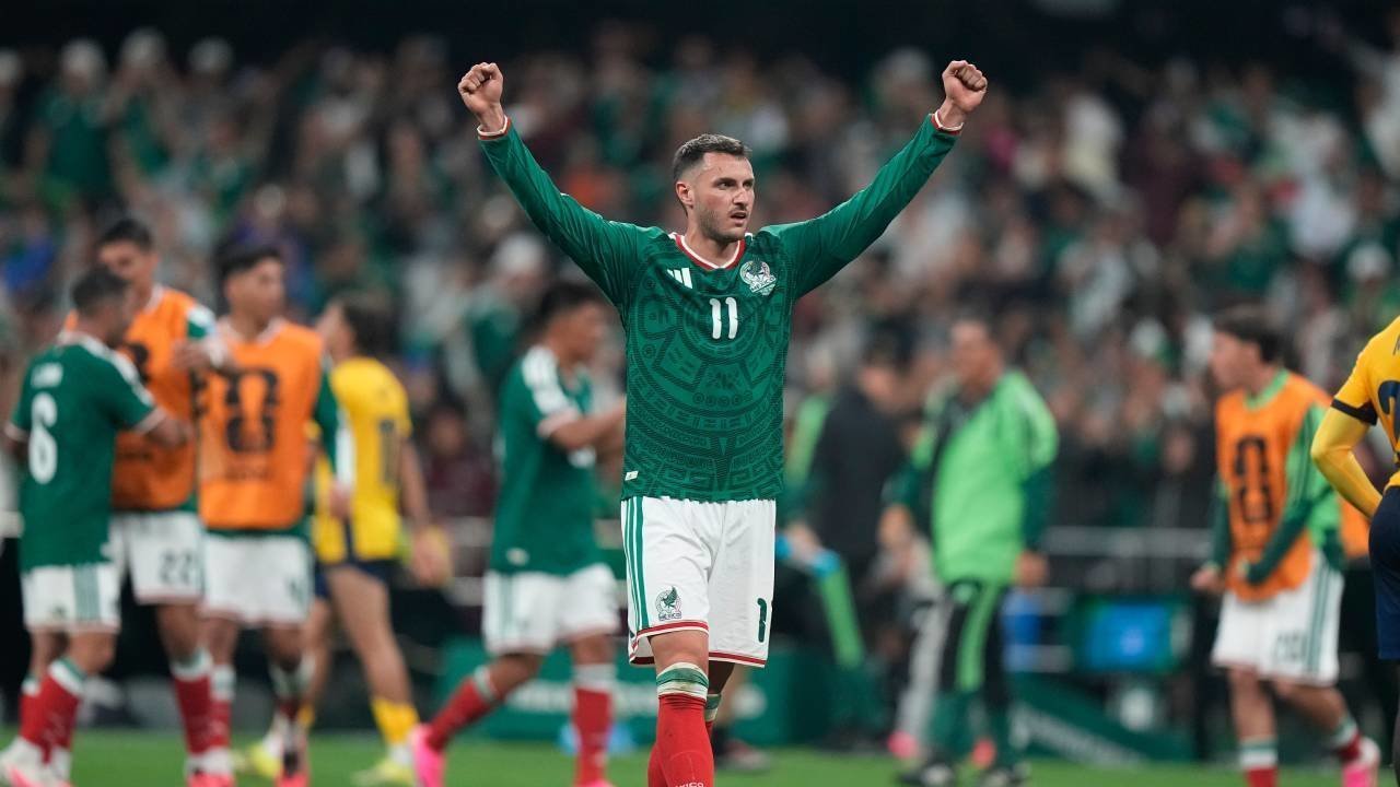 Santiago Gimenez Masuk Radar Lazio, AC Milan Cuma Mau Jual Permanen Santiago Gimenez Masuk Radar Lazio, AC Milan Cuma Mau Jual Permanen