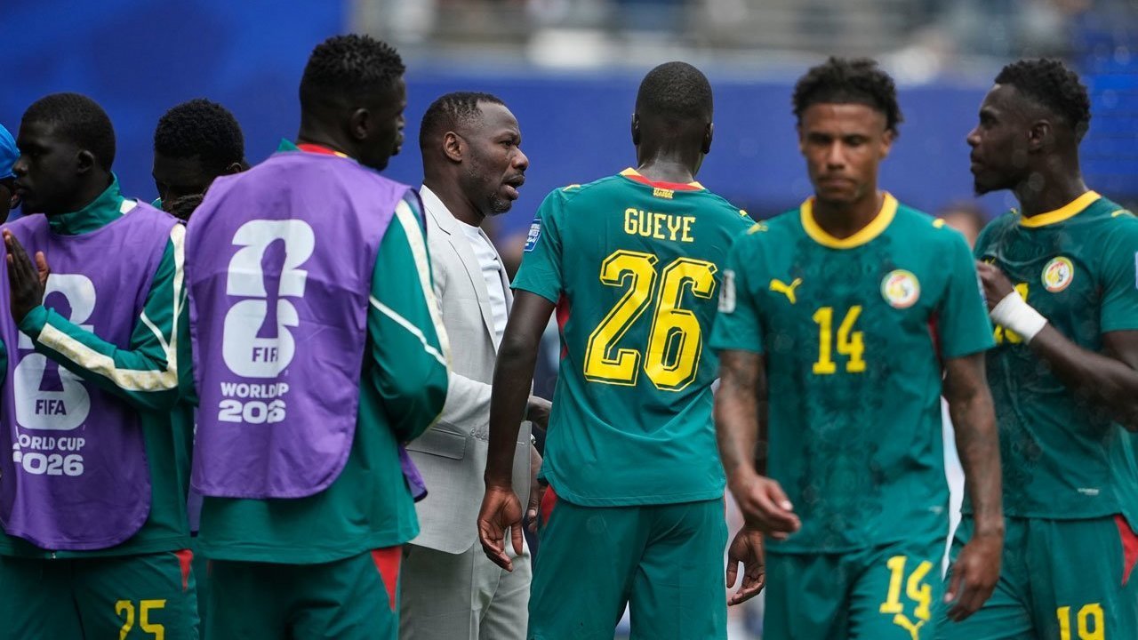 Pape Thiaw dan Timnas Senegal Resmi Berpisah Pape Thiaw dan Timnas Senegal Resmi Berpisah