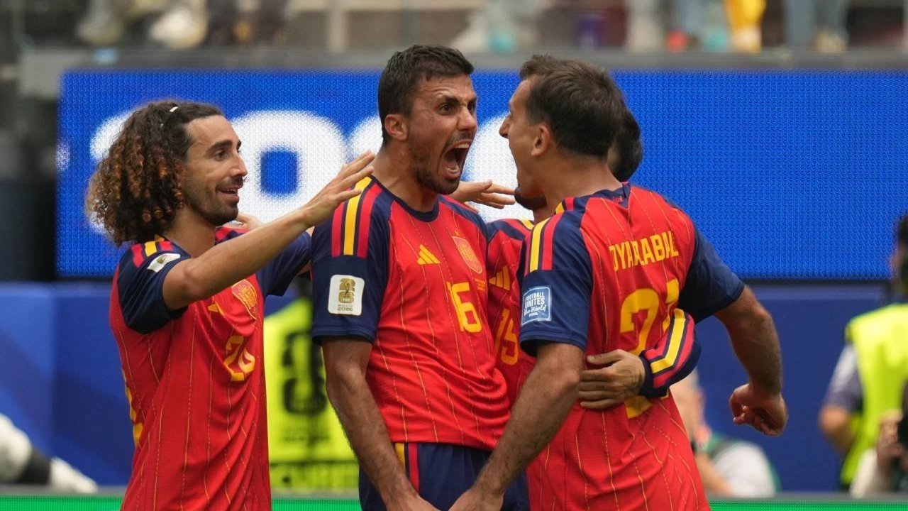 Hasil Spanyol vs Austria: Mikel Oyarzabal Cetak Brace, La Furia Roja Melangkah Mulus ke Babak 16 Besar Hasil Spanyol vs Austria: Mikel Oyarzabal Cetak Brace, La Furia Roja Melangkah Mulus ke Babak 16 Besar