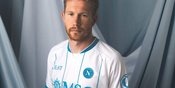 Napoli Luncurkan Jersey Tandang Baru yang Terinspirasi Ikatan Bersejarah dengan Argentina