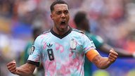 Gabung Manchester United, Ini Nomor Punggung yang Bisa Dikenakan Youri Tielemans Gabung Manchester United, Ini Nomor Punggung yang Bisa Dikenakan Youri Tielemans