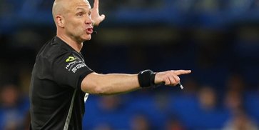 Anthony Taylor Pensiun dari Dunia Wasit, Akhiri Karier setelah 20 Tahun di Level Elite