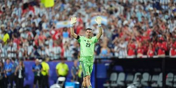 Emiliano Martinez, Monster di Bawah Mistar Gawang Argentina