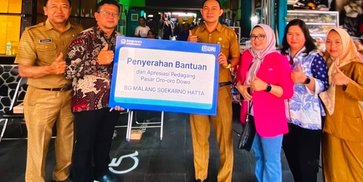 BRI Percepat Digitalisasi UMKM, Transaksi QRIS Pedagang Pasar Oro-Oro Dowo Tembus Rp2,4 Miliar BRI Percepat Digitalisasi UMKM, Transaksi QRIS Pedagang Pasar Oro-Oro Dowo Tembus Rp2,4 Miliar