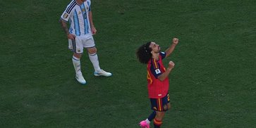 Alasan Marc Cucurella Lolos dari Kartu usai Berbicara dengan Lionel Messi Sambil Menutup Mulut Alasan Marc Cucurella Lolos dari Kartu usai Berbicara dengan Lionel Messi Sambil Menutup Mulut