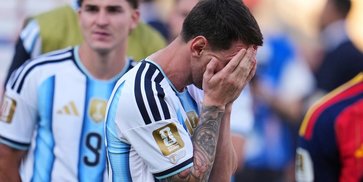 Lionel Messi Tak Berkutik, Mimpi Argentina Pertahankan Gelar Berakhir di Tangan Spanyol Lionel Messi Tak Berkutik, Mimpi Argentina Pertahankan Gelar Berakhir di Tangan Spanyol