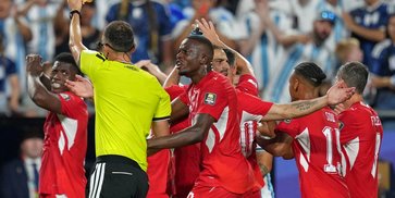 Kartu Merah Breel Embolo Saat Lawan Argentina, VAR Dinilai Melewati Batas Kartu Merah Breel Embolo Saat Lawan Argentina, VAR Dinilai Melewati Batas