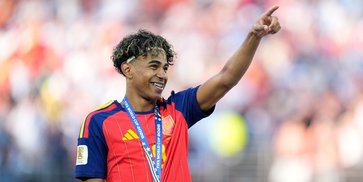 Lamine Yamal Rayakan Gelar Juara Piala Dunia Bersama Sang Kekasih Ines Garcia