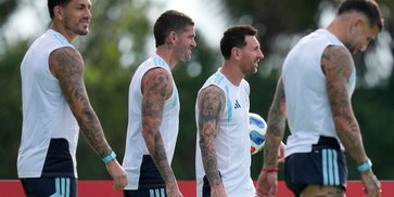 Pita Merah Jimat Keberuntungan Para Pemain Timnas Argentina di Piala Dunia 2026 Pita Merah Jimat Keberuntungan Para Pemain Timnas Argentina di Piala Dunia 2026