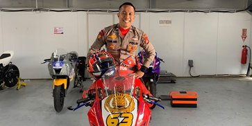 Ketika Polisi Naik Podium di Yamaha Sunday Race 2026: Bawa Pesan Berhenti Balap Liar dan Jauhi Narkoba Ketika Polisi Naik Podium di Yamaha Sunday Race 2026: Bawa Pesan Berhenti Balap Liar dan Jauhi Narkoba