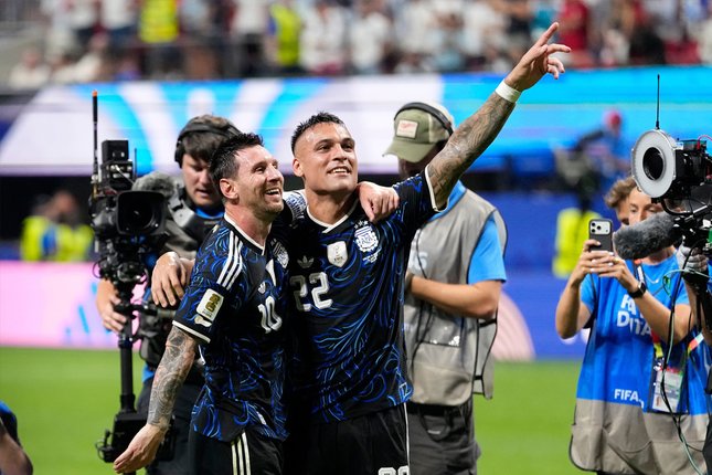 Inggris Berubah Defensif, Lionel Messi Beraksi