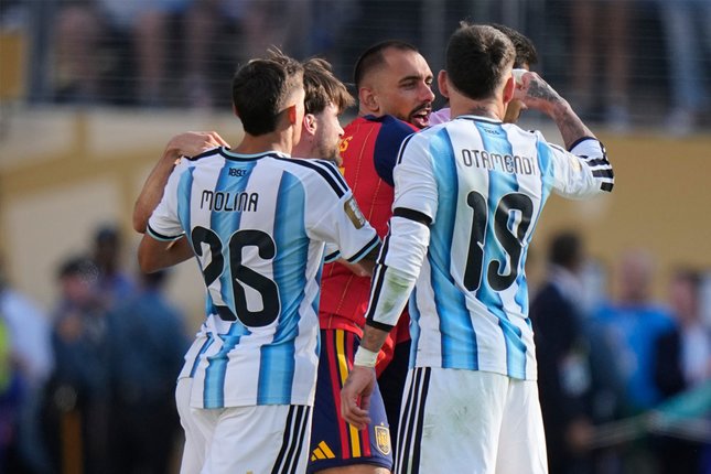 Nicolas Otamendi Akhiri Perjalanan di Final