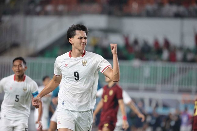 Daftar Susunan Pemain Daftar Susunan Pemain