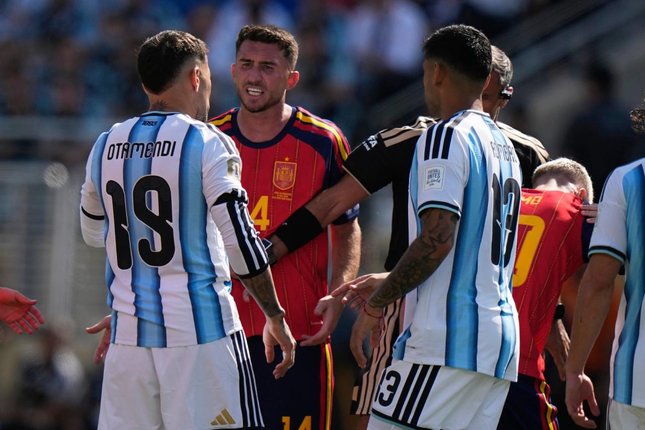 Otamendi Bersyukur Pernah Membela Timnas Argentina Otamendi Bersyukur Pernah Membela Timnas Argentina
