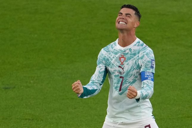 Cristiano Ronaldo dan Roberto Martinez Beri Penghormatan