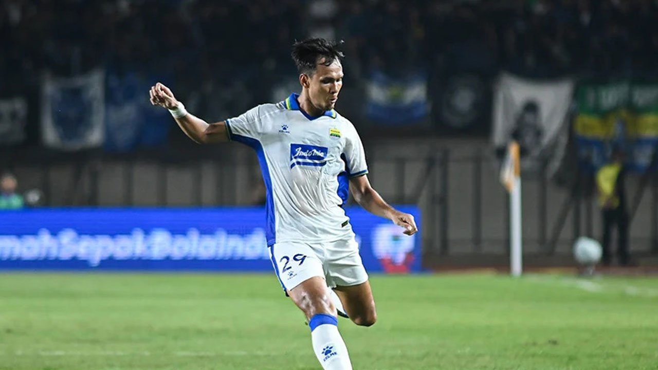 Persib Pinjamkan Hamra Hehanussa ke Garudayaksa FC: Persaingan Bek Tengah Sangat Ketat Persib Pinjamkan Hamra Hehanussa ke Garudayaksa FC: Persaingan Bek Tengah Sangat Ketat
