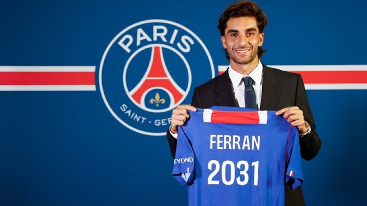 Resmi! PSG Amankan Ferran Torres dari Barcelona